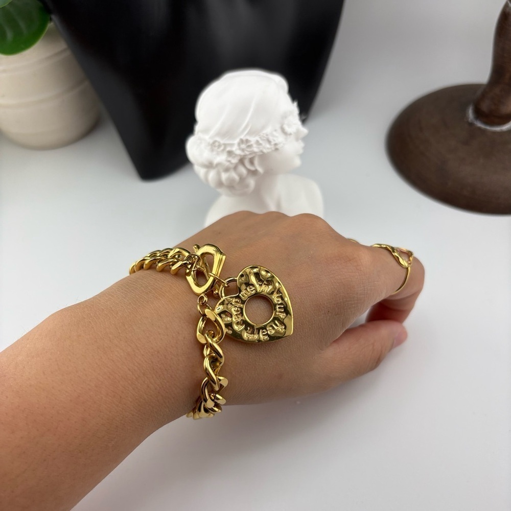 β¨ Gold Heart Charm Chain Bracelet β¨ - Picture 6 of 9